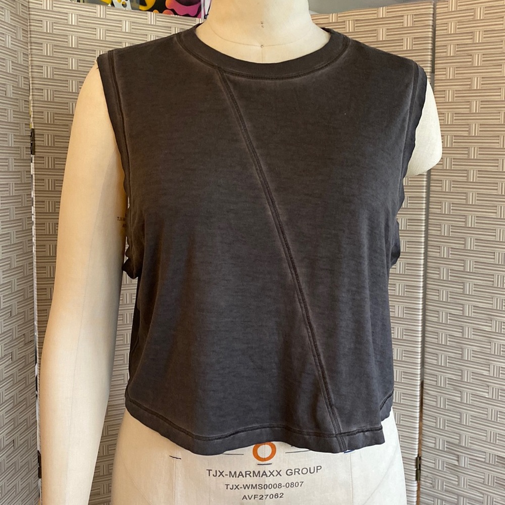 Lulu garment washed muscle tee crop top.